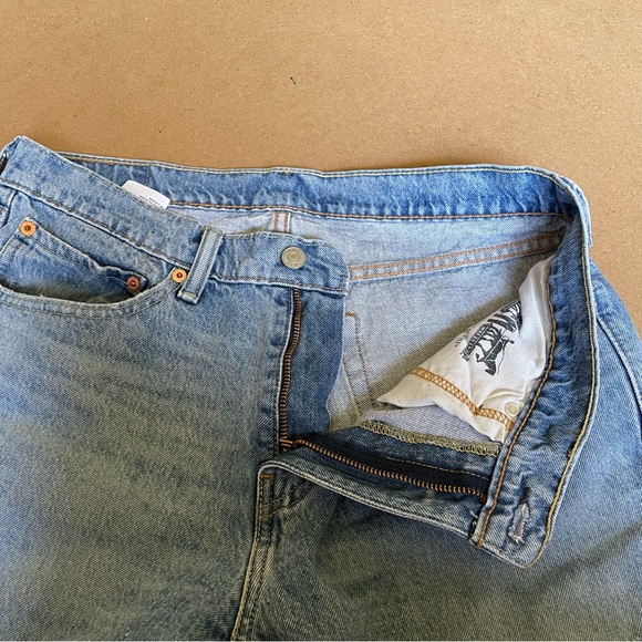 Distressed 541 Levi’s Jeans - Picture 6 of 9